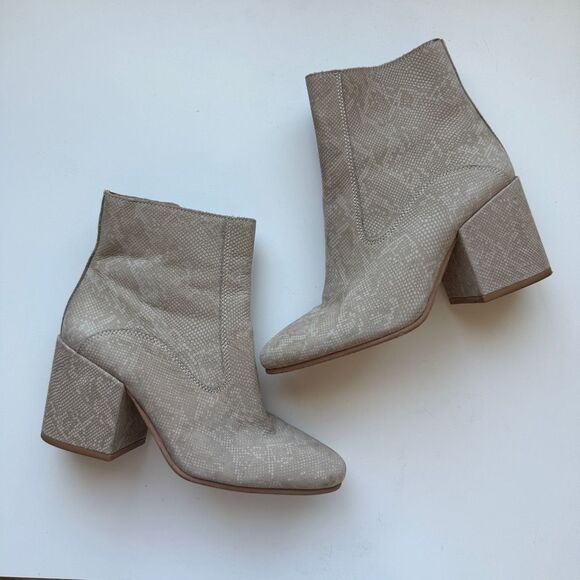 EUC Lucky Brand Rainns Ankle Boot, Taupe Snakeskin pattern, Women’s 8.5 - Picture 3 of 8